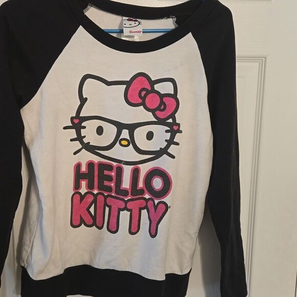 Set of Juniors or womens size medium hello kitty and Sanrio sweatshirt - Picture 2 of 7